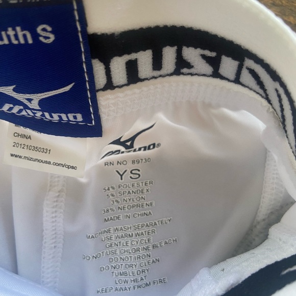 Mizuno slide/compression shorts - Picture 3 of 4